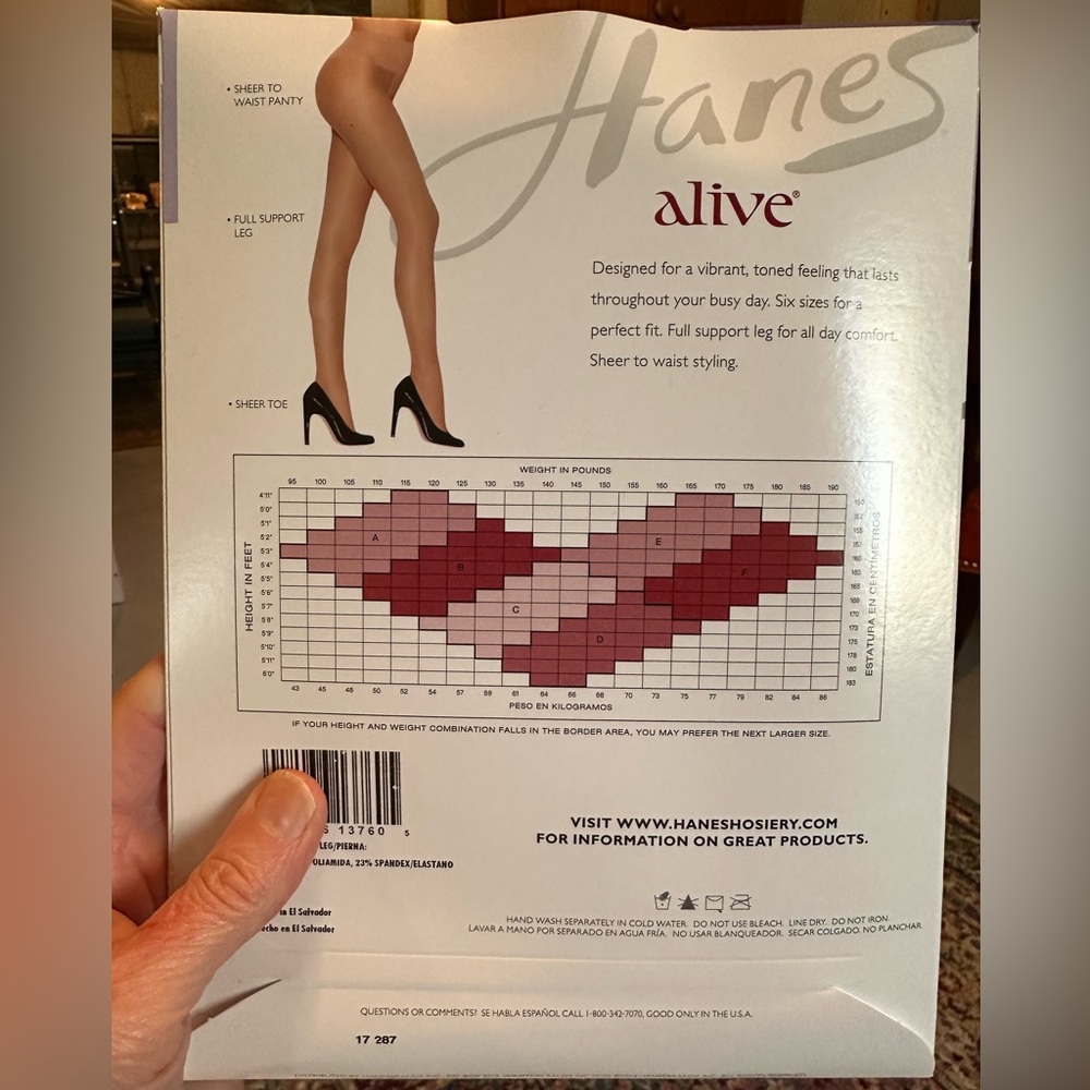 4 pairs of HANES Full Support Pantyhose - Black - Picture 3 of 3